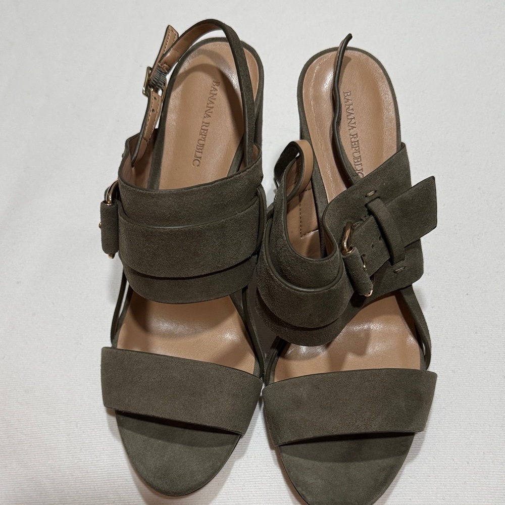 Banana Republic Khaki Women's Sandals